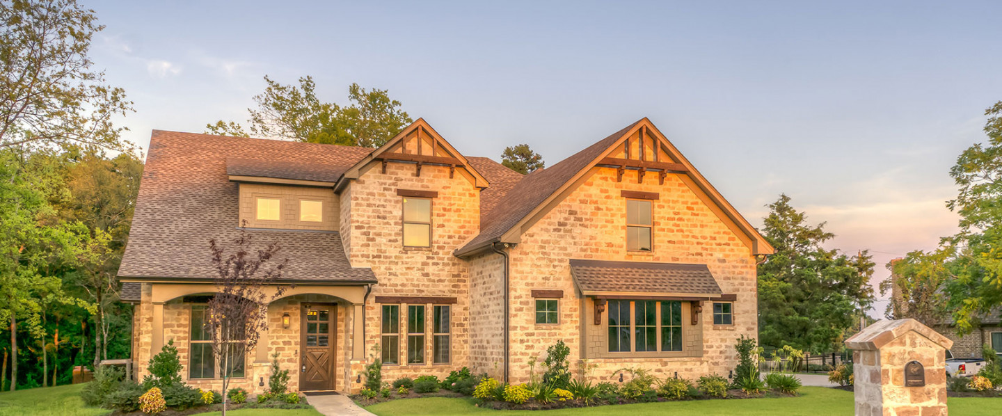 Heighten Your Curb Appeal With a Roof Replacement 